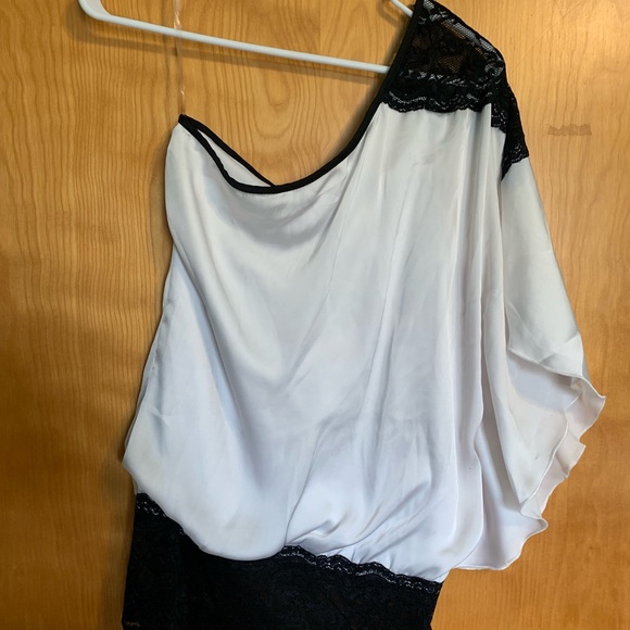 Off shoulder silky top - Picture 5 of 7